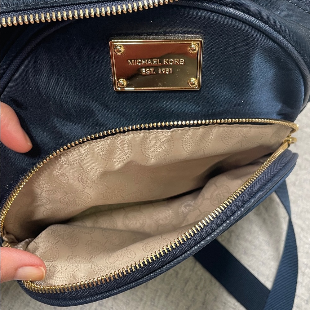 NWT’s Micheal Kors Jet Set Navy Blue Gold Backpack Bag Travel Pockets - Picture 15 of 16